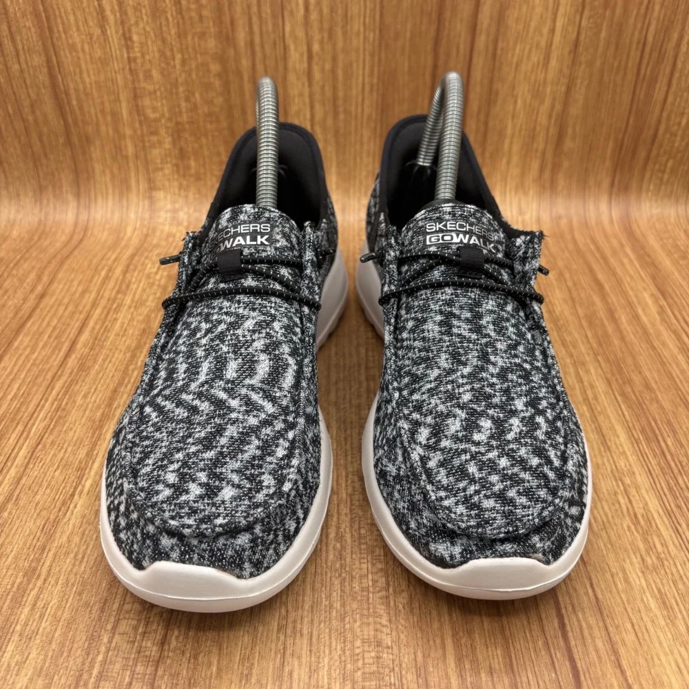 Skechers go walk